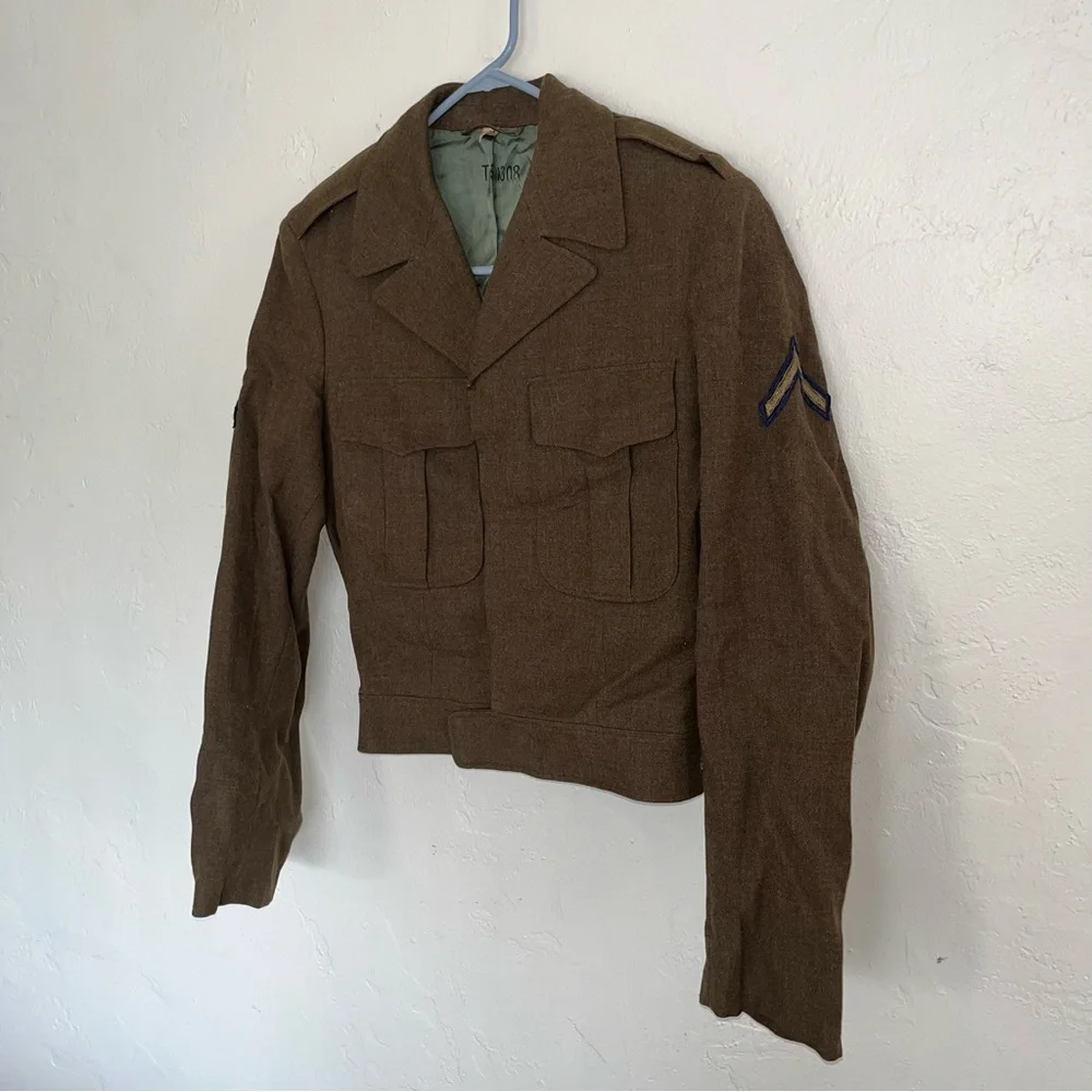 VTG U.S. Army Wool Ike Eisenhower field jacket two-stripe enlisted rank insignia